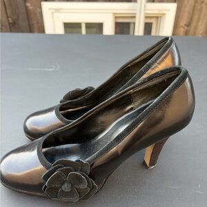 Bisou Bisou Black Heels with Floral Detail